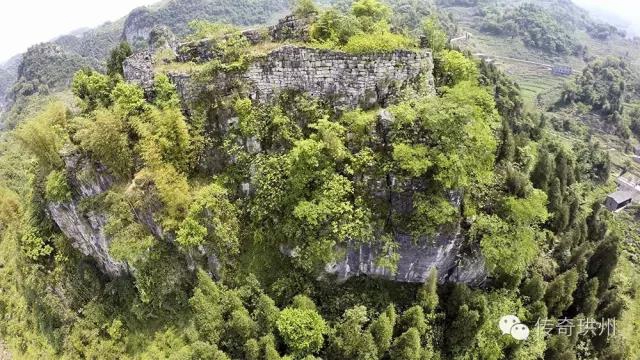 泡温泉、看悬棺、吃土火锅！宜宾这2条新高速沿线好吃又好玩…...(图7)