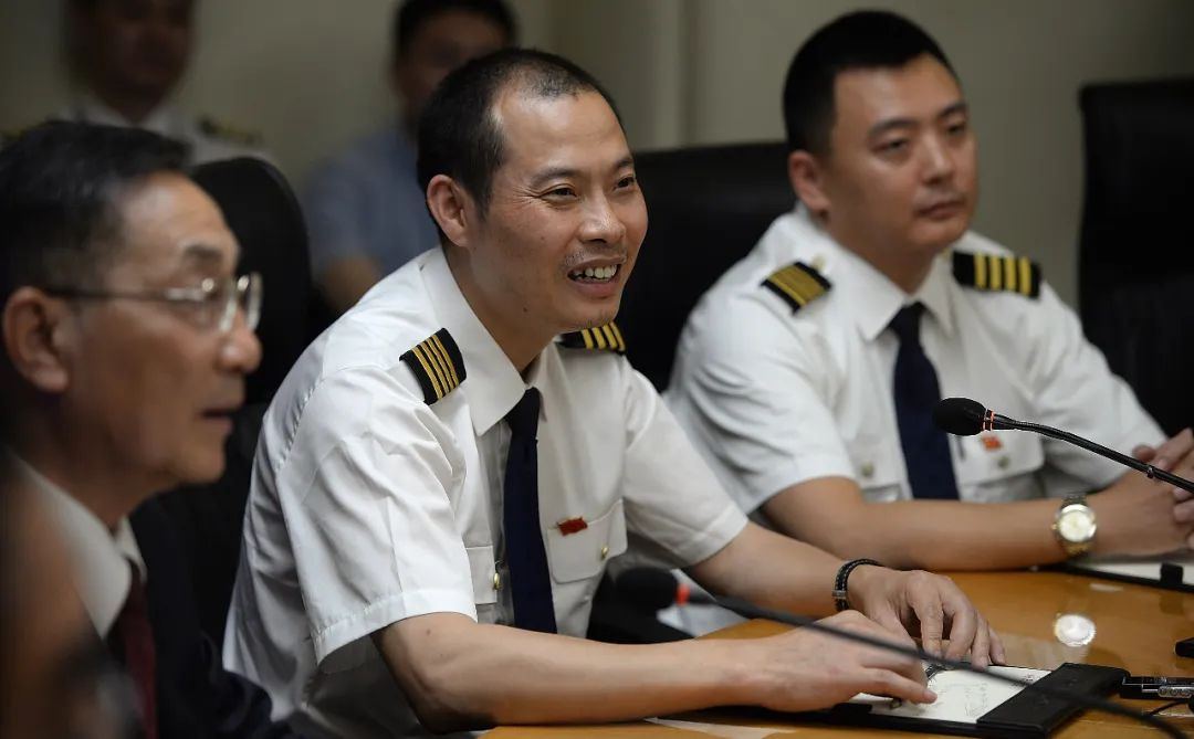曾在泸州学习飞行技能的“英雄机长”刘传健，任职中飞院总飞行师