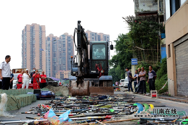 挖掘机进场集中销毁渔具 (2).JPG