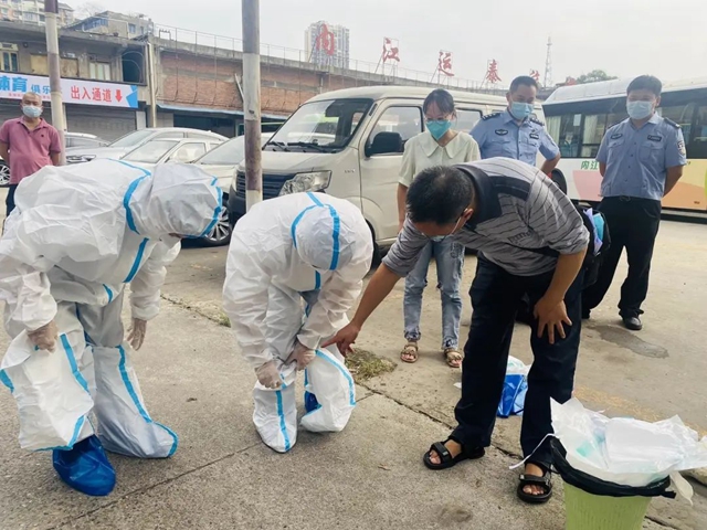 停运不停车!疫情下,内江260余辆公交车变身“战备车”(图2) 公交2.jpg