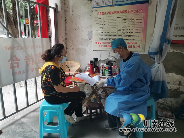 泸县民建:母子齐上阵,战疫守家园(图2) 41433c83dc378e2347983aff8d4e717.jpg