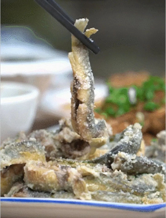 泸县玄滩粉蒸泥鳅：吃了还想吃！