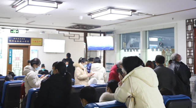 【围观】节后第一天,西南医大中医院有点火爆!(图1) 1.jpg