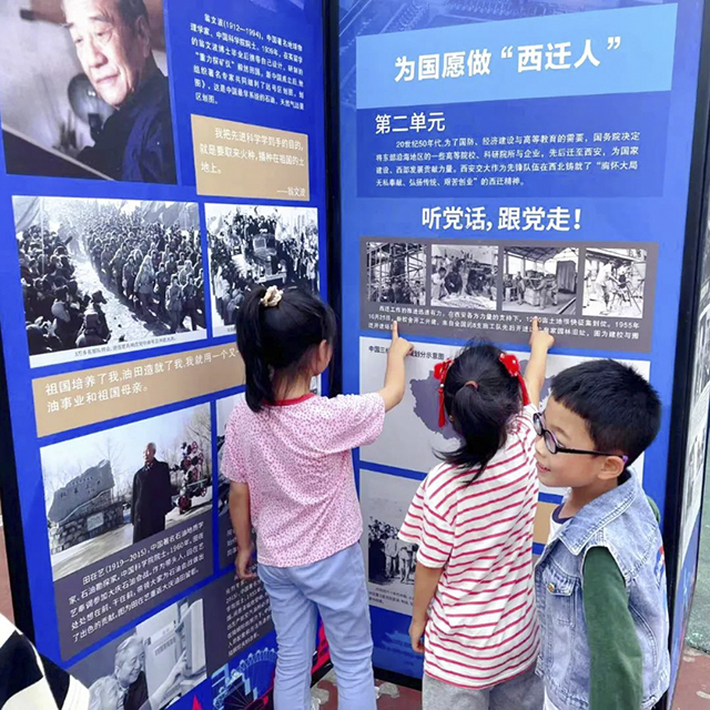 “弘扬科学家精神 致敬科技追梦人”展览活动走进泸州市第十八中学校