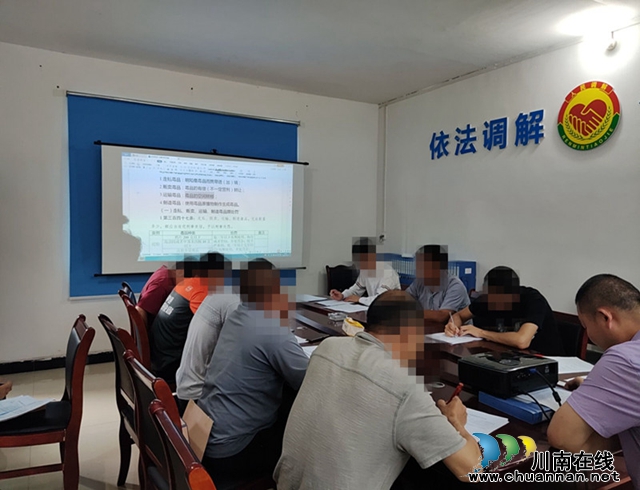 合江县：学习禁毒条文 自觉远离毒品_副本.jpg