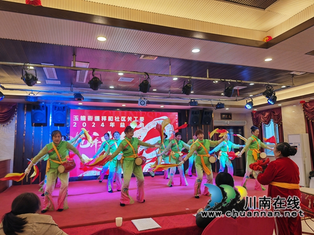 腰鼓表演（曾佐然摄）.jpg