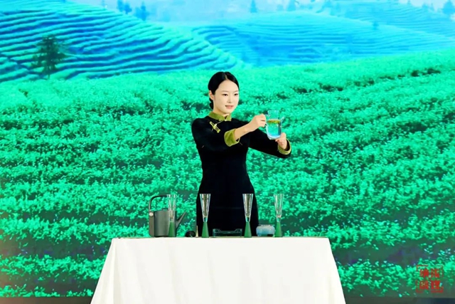 泛亚电竞共品中国春天的第一杯茶｜2025泸州·纳溪特早茶新茶上市推介活动在成都举行(图3)