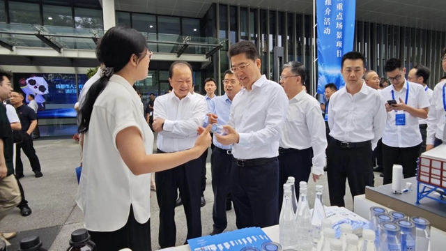 泸州造“核奥低氘水” 亮相全省重点场景项目推介活动