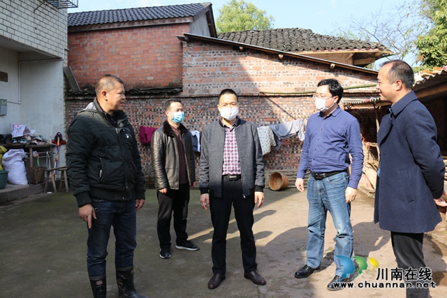 张福荣到泸县百和镇督导宗教场所安全管理及脱贫攻坚工作