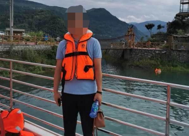 30岁男子在雷波四川马湖溺亡，家属质疑救援不力 景区：湖中禁止游泳，已及时救援(图1)