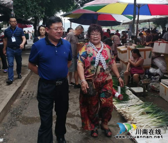 田亚东到龙马潭区小市街道督查指导全国文明城市建设迎检复评工作(图2)