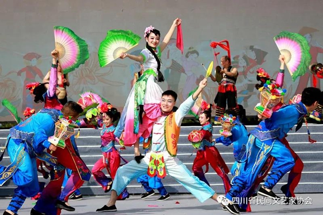 古蔺花灯亮相第十二届中国民间艺术节(图3)