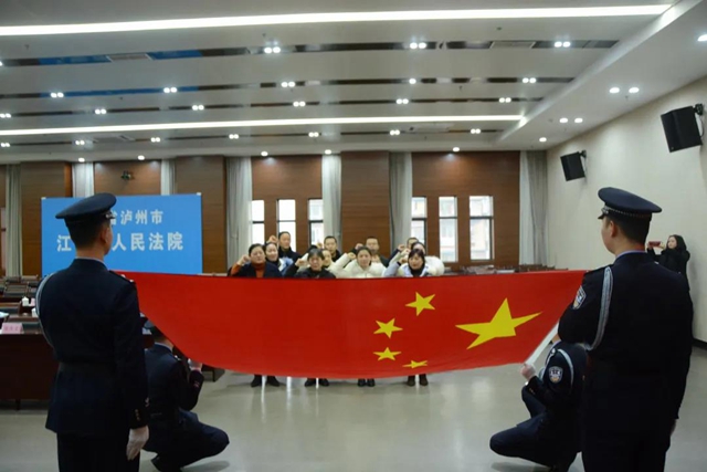 江阳法院举行新任人民陪审员颁证仪式暨任前培训会(图1)