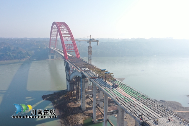合江长江公路大桥主体全线贯通！(图1)