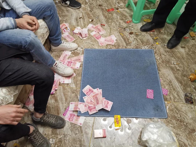 抓了12人，缴获5万元！宜宾警方打掉一农村赌博窝点！(图1)
