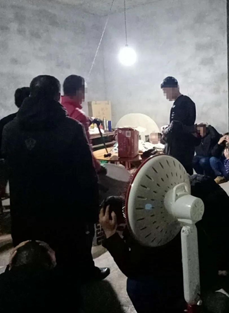 泸县警方捣毁深藏乡村的流动赌场，抓获涉赌人员18人，收缴赌资近5万元(图7)