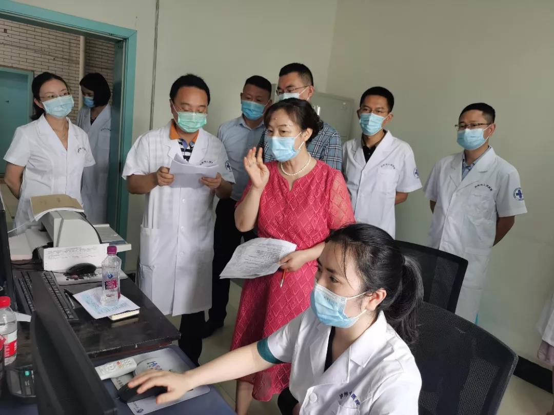力保感染者“清零” 泸州市人民医院冲锋在前(图5)