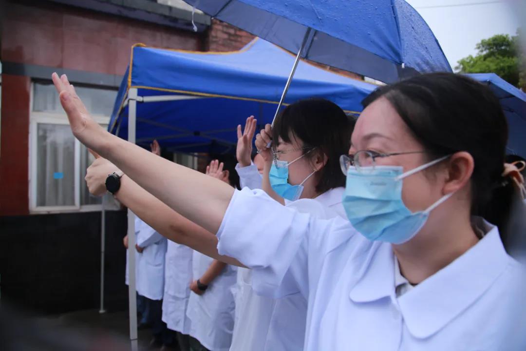 力保感染者“清零” 泸州市人民医院冲锋在前(图7)