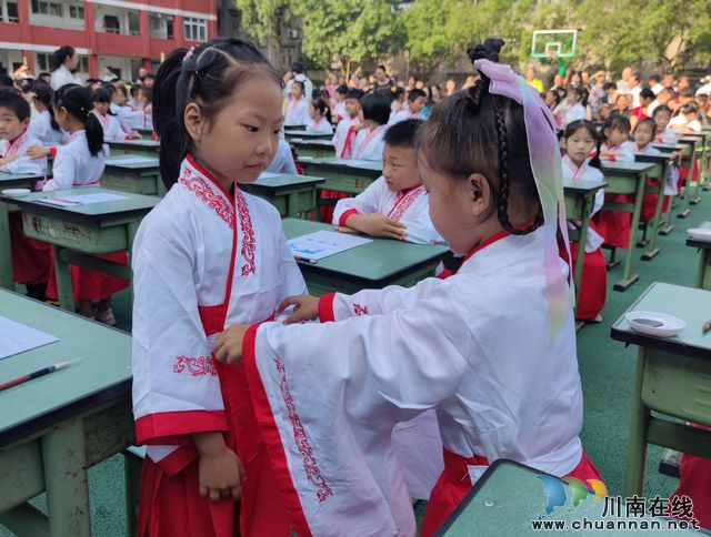 开笔启蒙,传承经典——海潮镇各学校举行2021年秋开笔礼仪式(图7) 开笔启蒙,传承经典——海潮镇各学校举行2021年秋开笔礼仪式(图7)