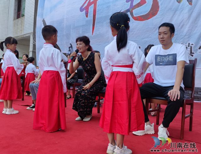 开笔启蒙,传承经典——海潮镇各学校举行2021年秋开笔礼仪式(图3) 开笔启蒙,传承经典——海潮镇各学校举行2021年秋开笔礼仪式(图3)