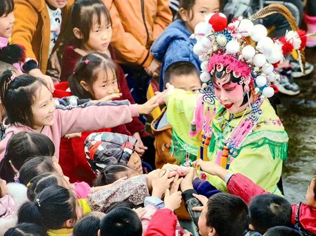 快来观展！300幅艺术作品亮相泸州，展川渝滇黔十市（区）辉煌成就(图6)