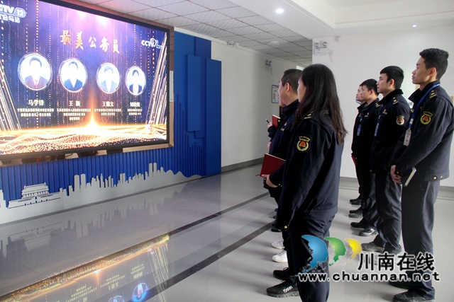 泸县综合行政执法局集中收看“最美公务员”先进事迹发布仪式