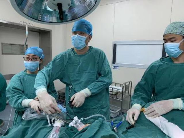 肚脐“下刀”，妇科手术不留疤！泸州市人医妇科开展经脐入路单孔腹腔镜手术