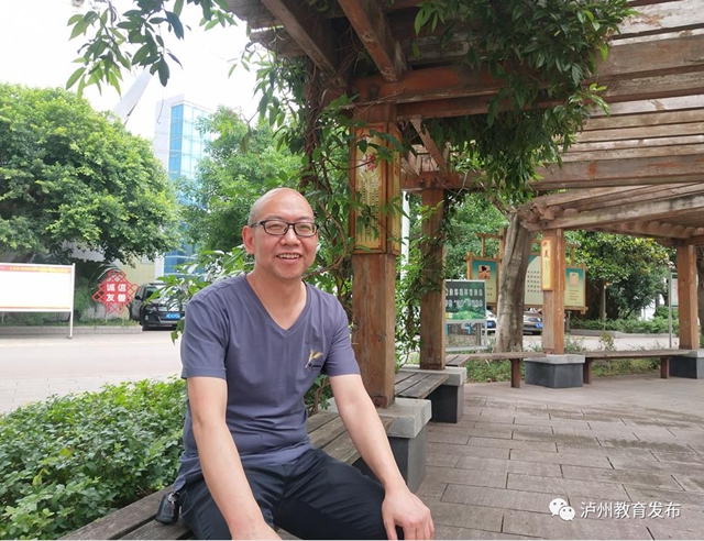 “网红”老师李建兵——山区孩子前行的掌灯人