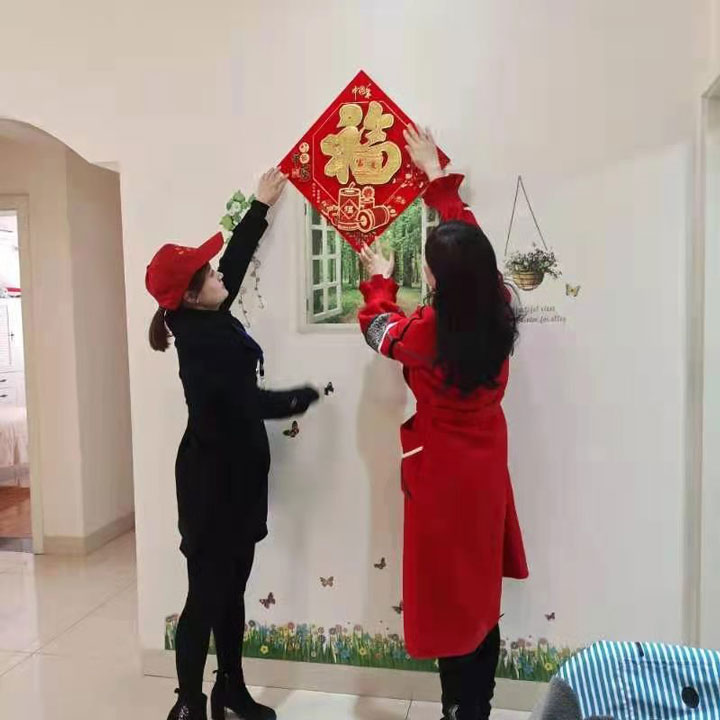 泸州每家乐物业管理公司党支部慰问看望小区老党员