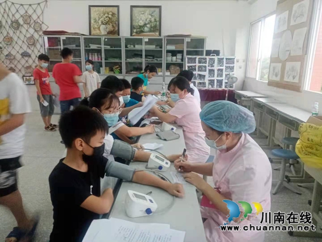 宜宾南溪区长兴镇开展12-17周岁人群新冠疫苗接种