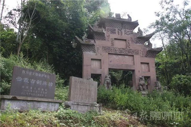 雕刻技艺精湛！内江这里居然藏了一座不一样的百年石牌坊