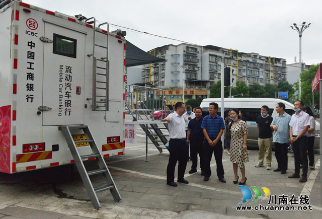 人行泸州市中心支行行长肖华轩赴泸县调研灾后重建