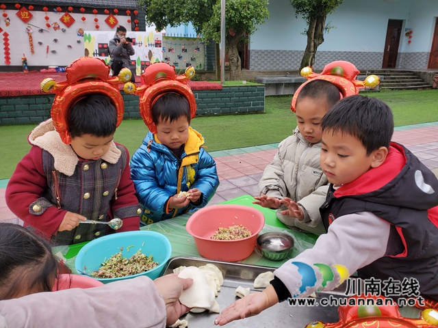 泸县百和镇中心幼儿园五通分园举行“庆元旦 迎新春”主题活动(图3)