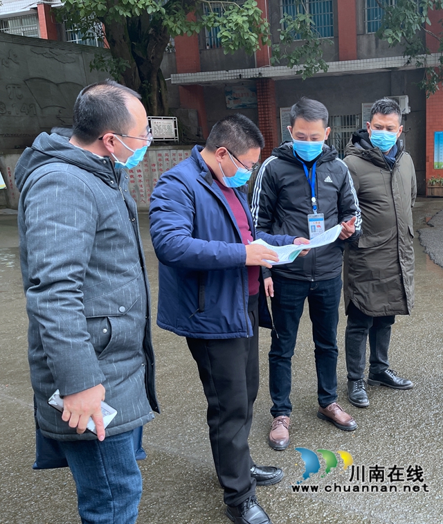 市县安全工作领导小组一行到泸县得胜小学进行安全工作专项检查(图5)