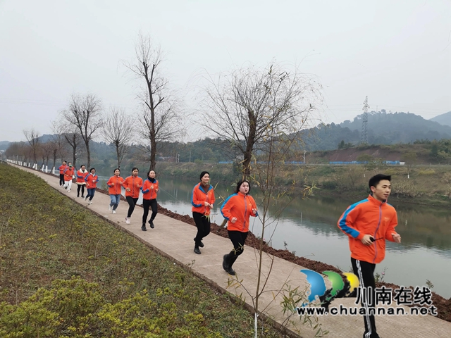 泸县举行乐跑畅游健康跨年活动(图3)