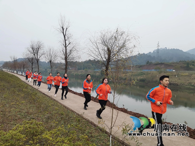 泸县举行乐跑畅游健康跨年活动