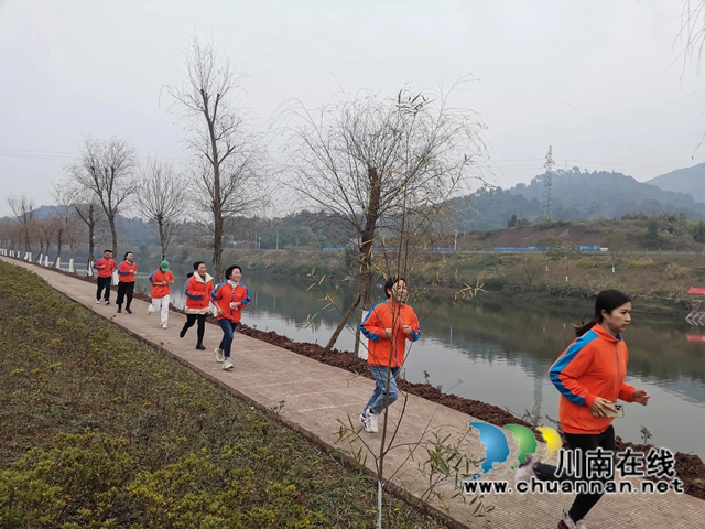 泸县举行乐跑畅游健康跨年活动(图8)