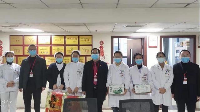 迎元旦 鼓干劲|合江县中医医院领导班子看望慰问一线职工！(图13)