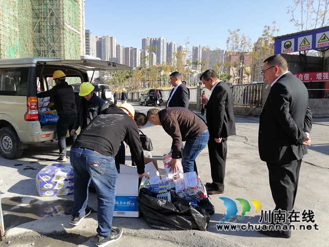 泸县:走访慰问在攀泸县籍农民工(图1) 泸县:走访慰问在攀泸县籍农民工(图1)