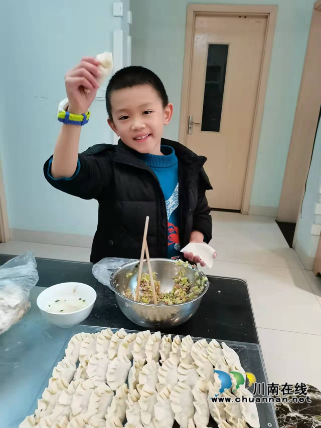 泸州：新年第一天，志愿者送出爱心夜宵200余份(图4)