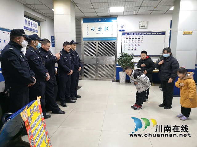 泸州：新年第一天，志愿者送出爱心夜宵200余份(图7)