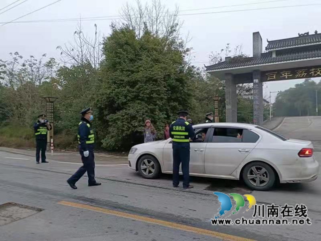 泸县云龙镇开展道路交通安全执法检查专项行动(图2) 泸县云龙镇开展道路交通安全执法检查专项行动(图2)