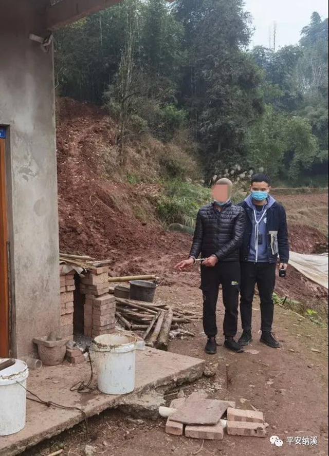 三男子盗窃挖掘机破碎头，纳溪警方抓了四人！(图3)