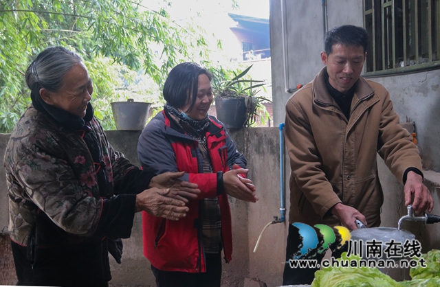 开心！纳溪区大溪村村民新年里喝上了自来水(图1)
