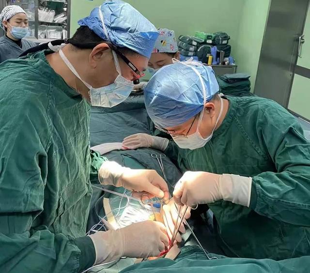 【围观】13岁小孩心脏竟比成人大一半？(图6)