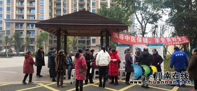 龙马潭区鱼塘街道:健康义诊进小区,服务你我零距离(图2) 龙马潭区鱼塘街道:健康义诊进小区,服务你我零距离(图2)