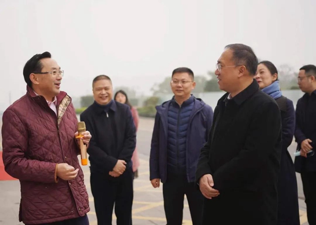 泸州市委常委、江阳区委书记郭宏川履新首日调研泸州金融商业中心