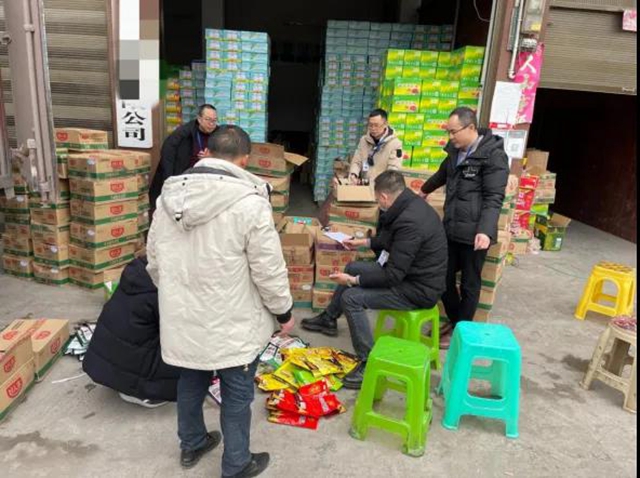 【春雷行动2022】立案调查！古蔺一商家篡改过期食品“生日”又出售！