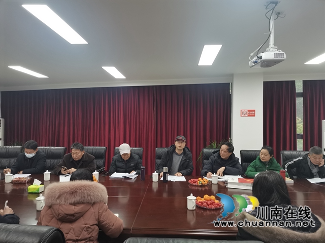 泸县作家杨光英散文集《悠悠稻草香》改稿会召开