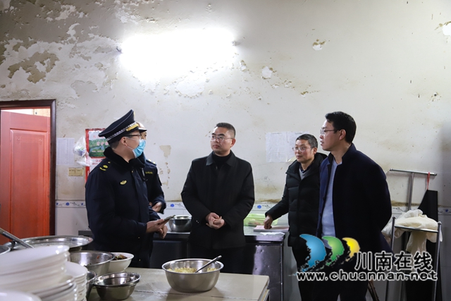 泸县云龙镇主要领导率队开展安全大检查行动(图2)